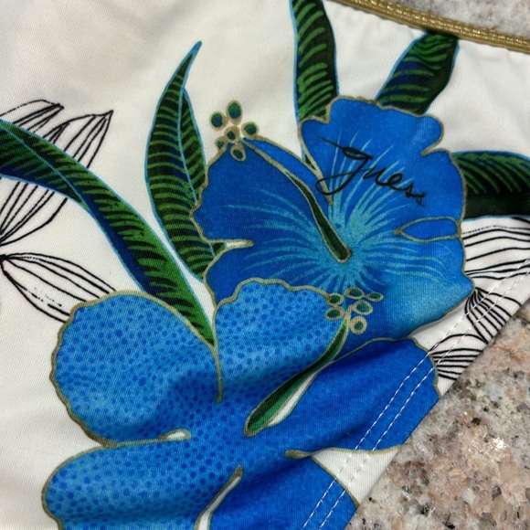 10/$30 Guess Floral Bikini Bottom - Picture 7 of 7